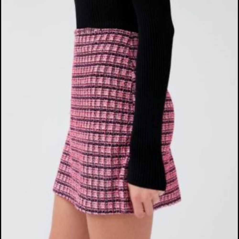 Plaid mini skirt from urban outfitters!!
